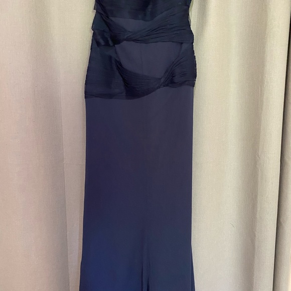 Authentic Vera Wang gown size 8 - Picture 3 of 8